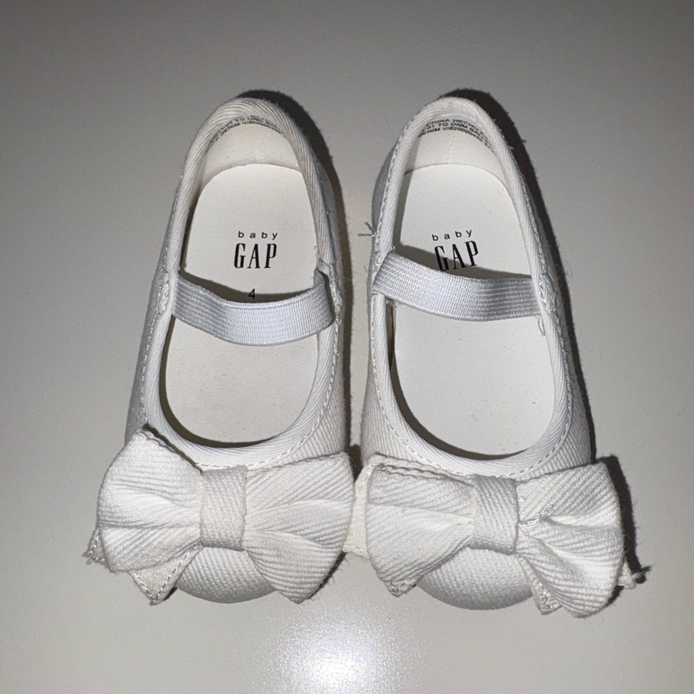GAP Kids White Bow Dress Shoes